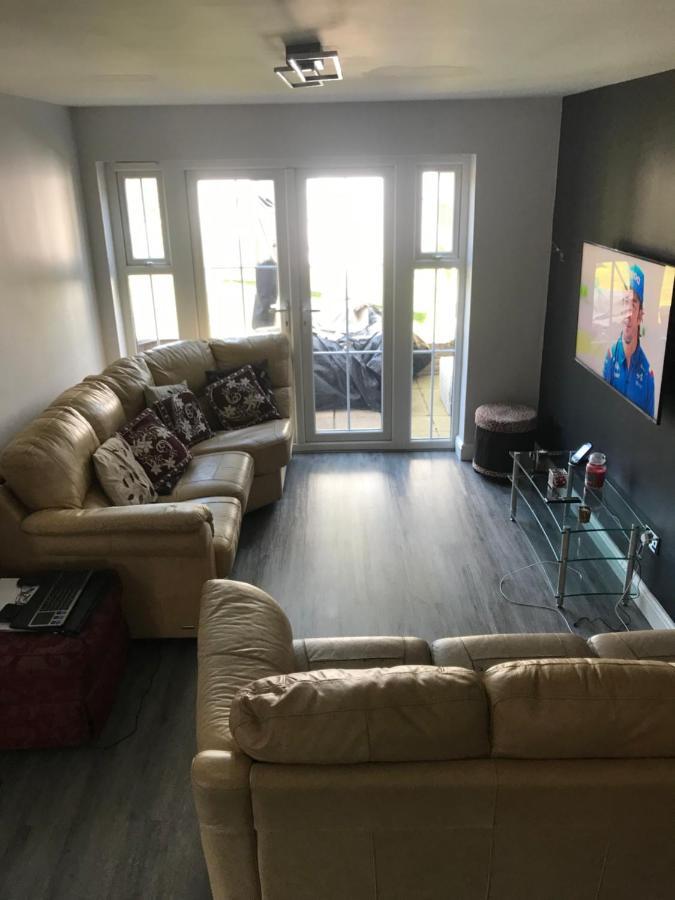 Double Room Next To Burnham Elizabeth Line Station Slough Exterior foto