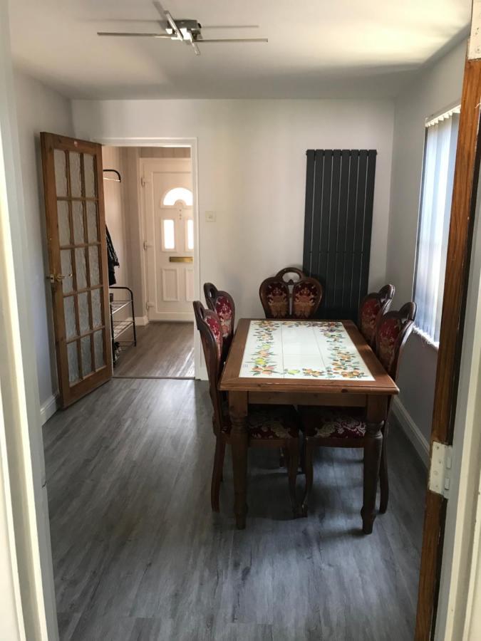 Double Room Next To Burnham Elizabeth Line Station Slough Exterior foto